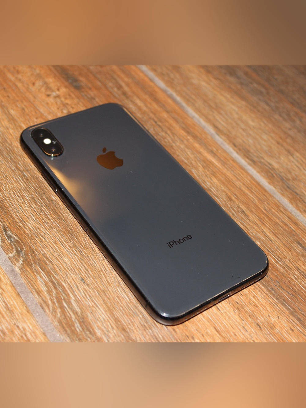 Black iPhone X (iPhone 10) – Fully Functional – Cracked Screen (Fixable)